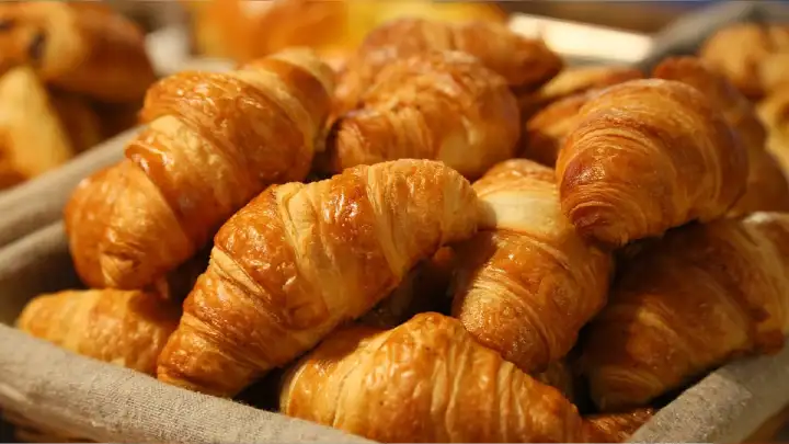 Effortlessly calculate Croissant quantities for your guests. Simplify your preparation and ensure everyone enjoys the delightful flakiness!